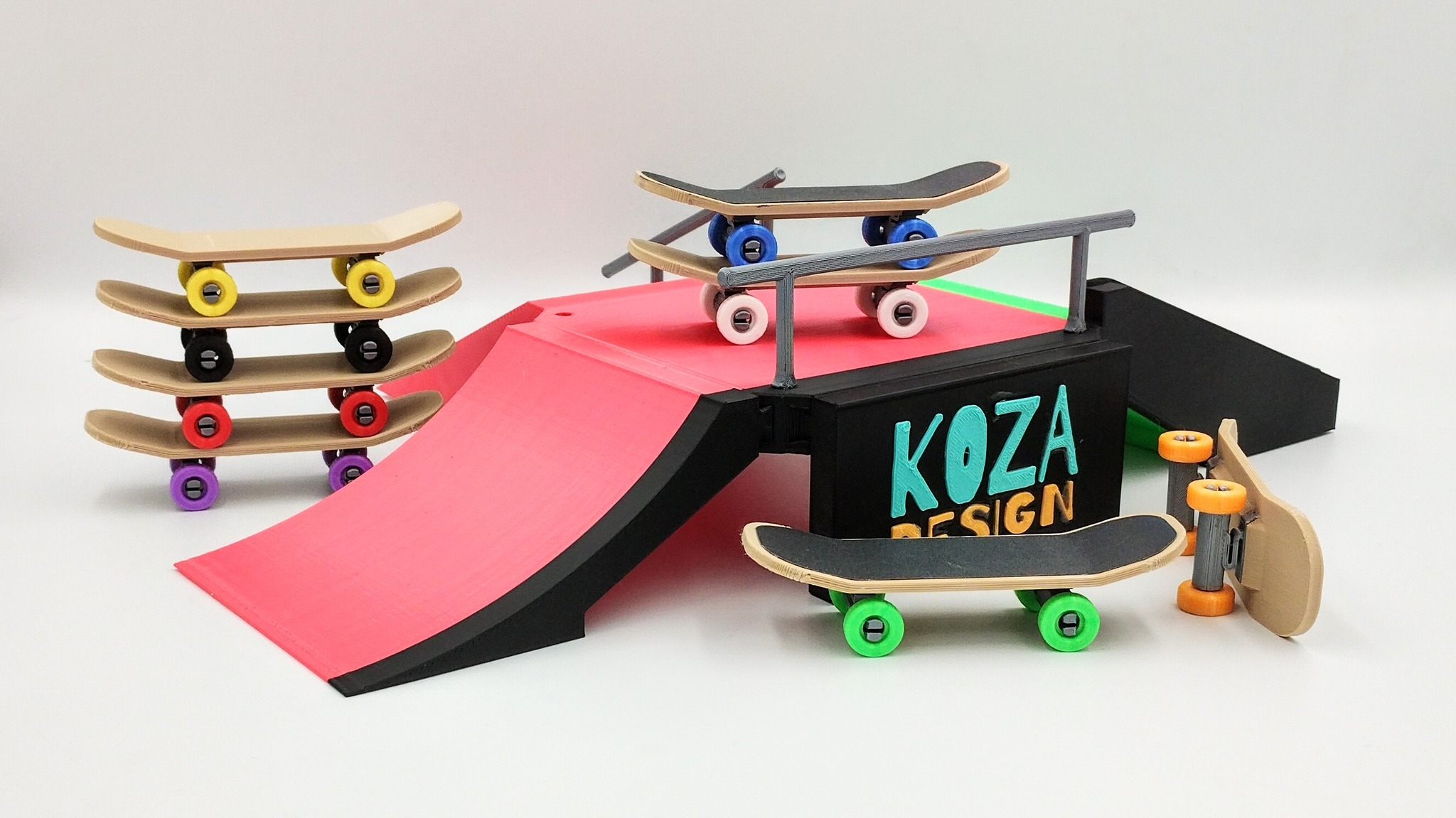 Toddmomy Lot De 2 Rampes De Skate Pour Fingerboard – Plastique – 14x13x11.5 Cm – Noir – Accessoire De Skatepark Miniature – Pour Finger Skaters