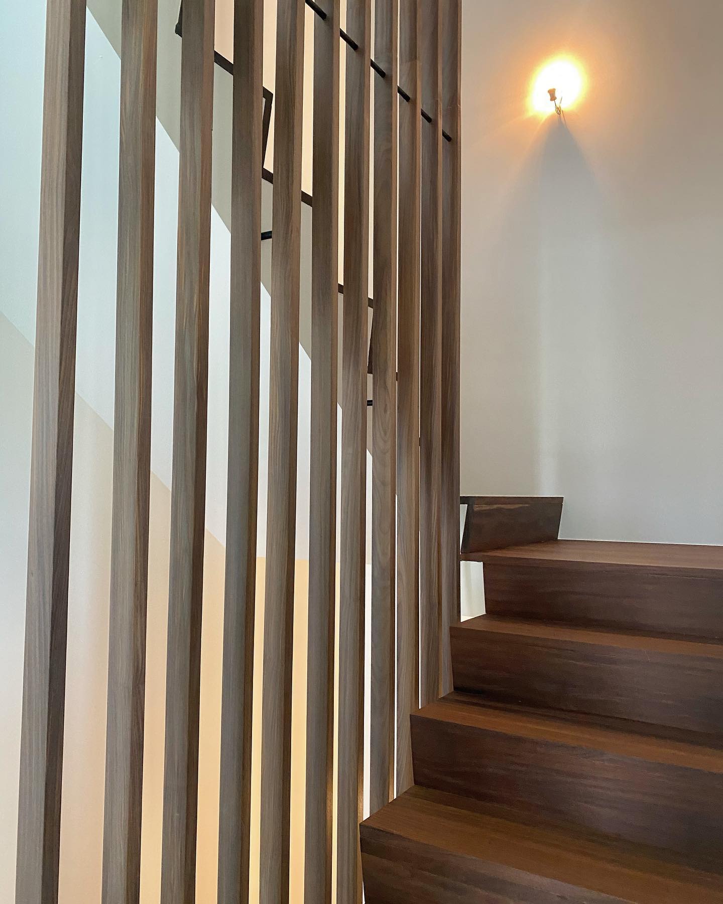 🤩 Een modern interieur en toch... - Kova trappen & deuren | Facebook