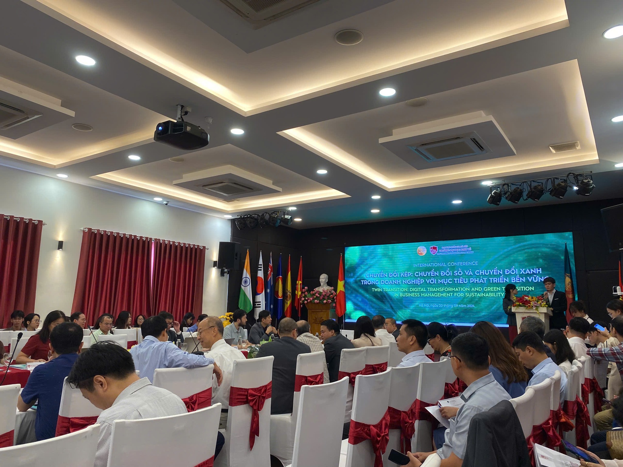 🎊... - SREC - CLB Sinh Viên Nghiên Cứu Khoa Học & Khởi Nghiệp