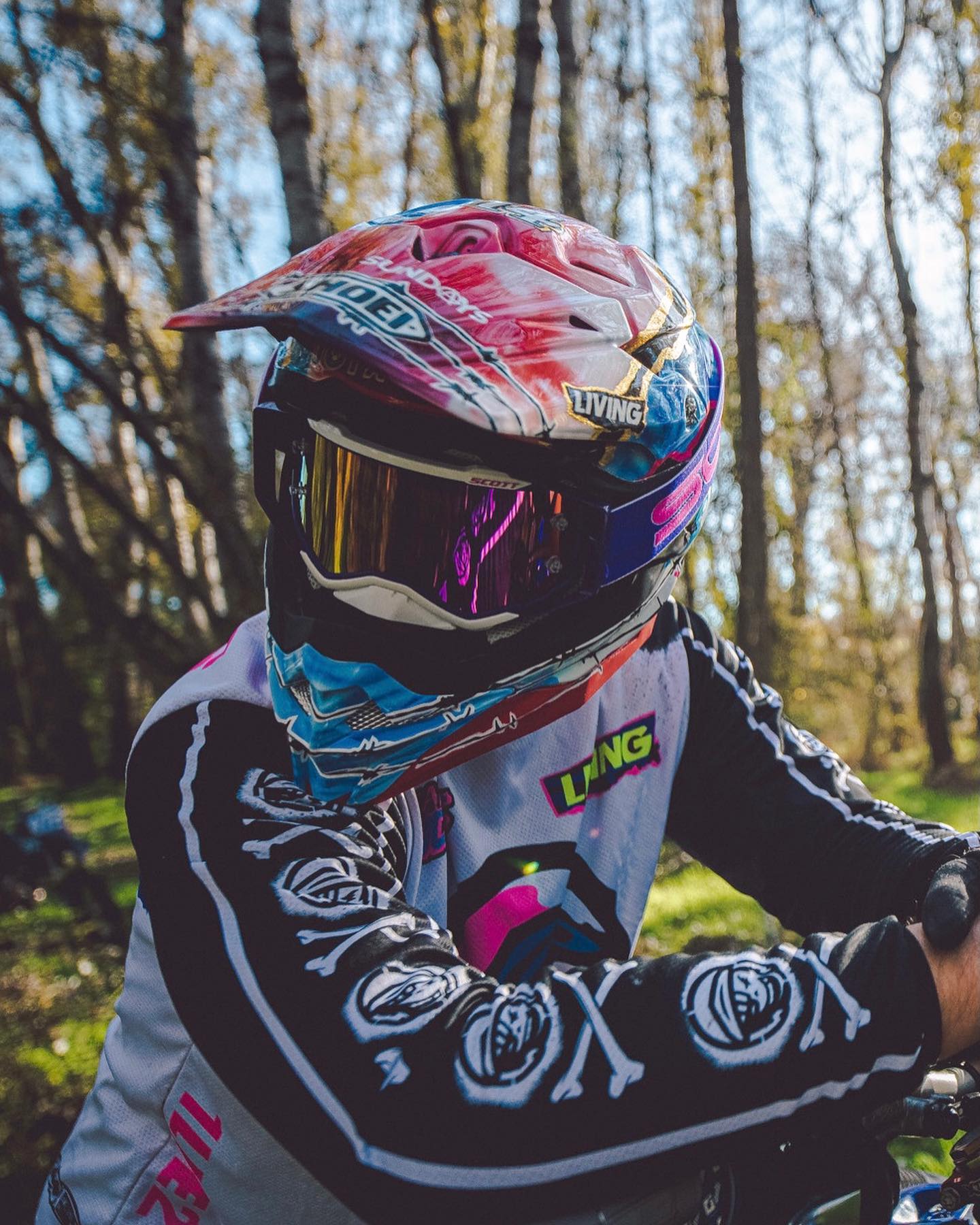 milkopotisek32 `s custom painted VFX-WR ?? #shoeihelmets #vfxwr