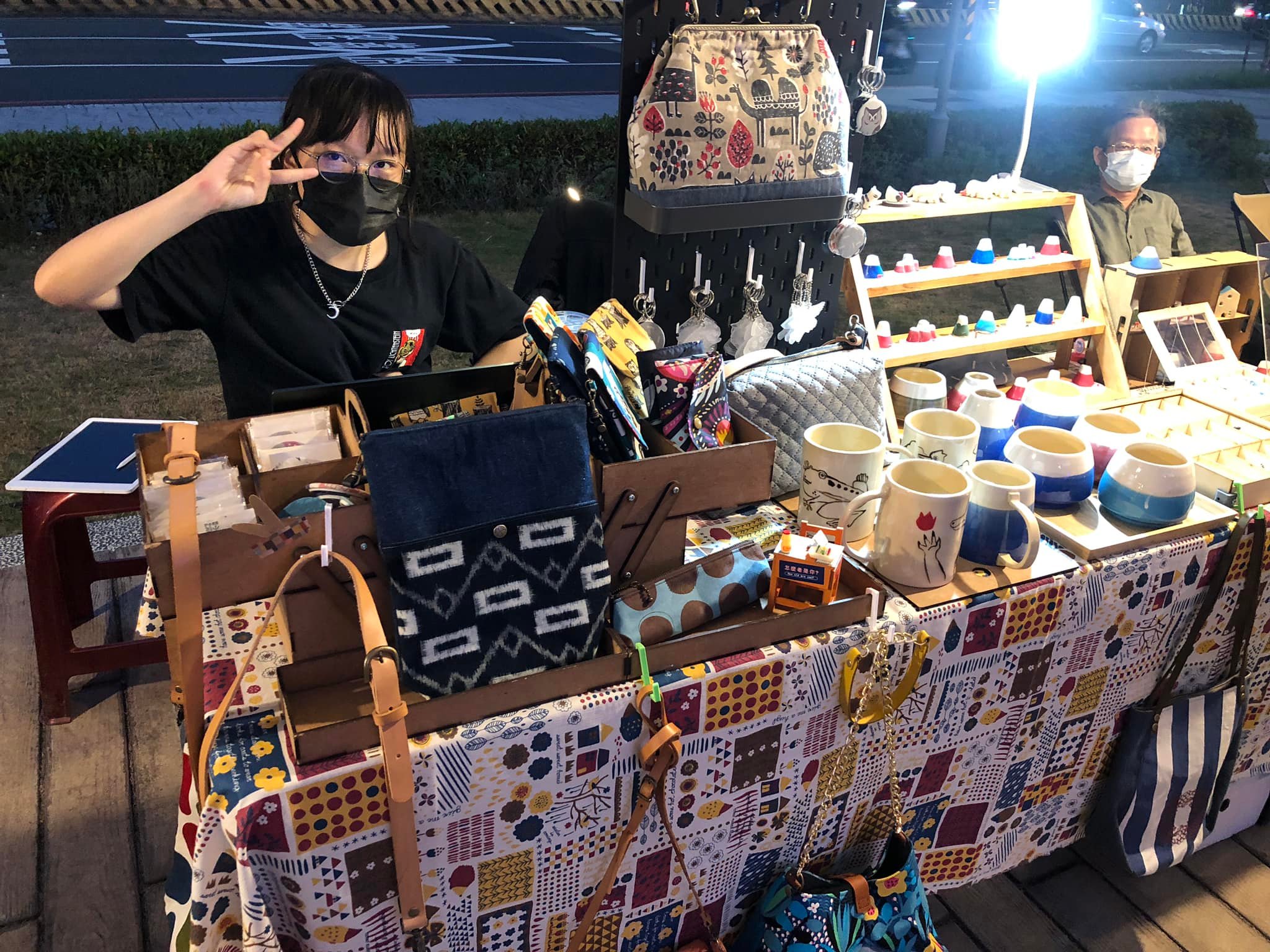 真心手作-布與陶的對話 - 我們這星期也在文化中心，藝術節有很多有氣質的活動！ #挑戰夜間市集 #整個舞台都是我們的視野