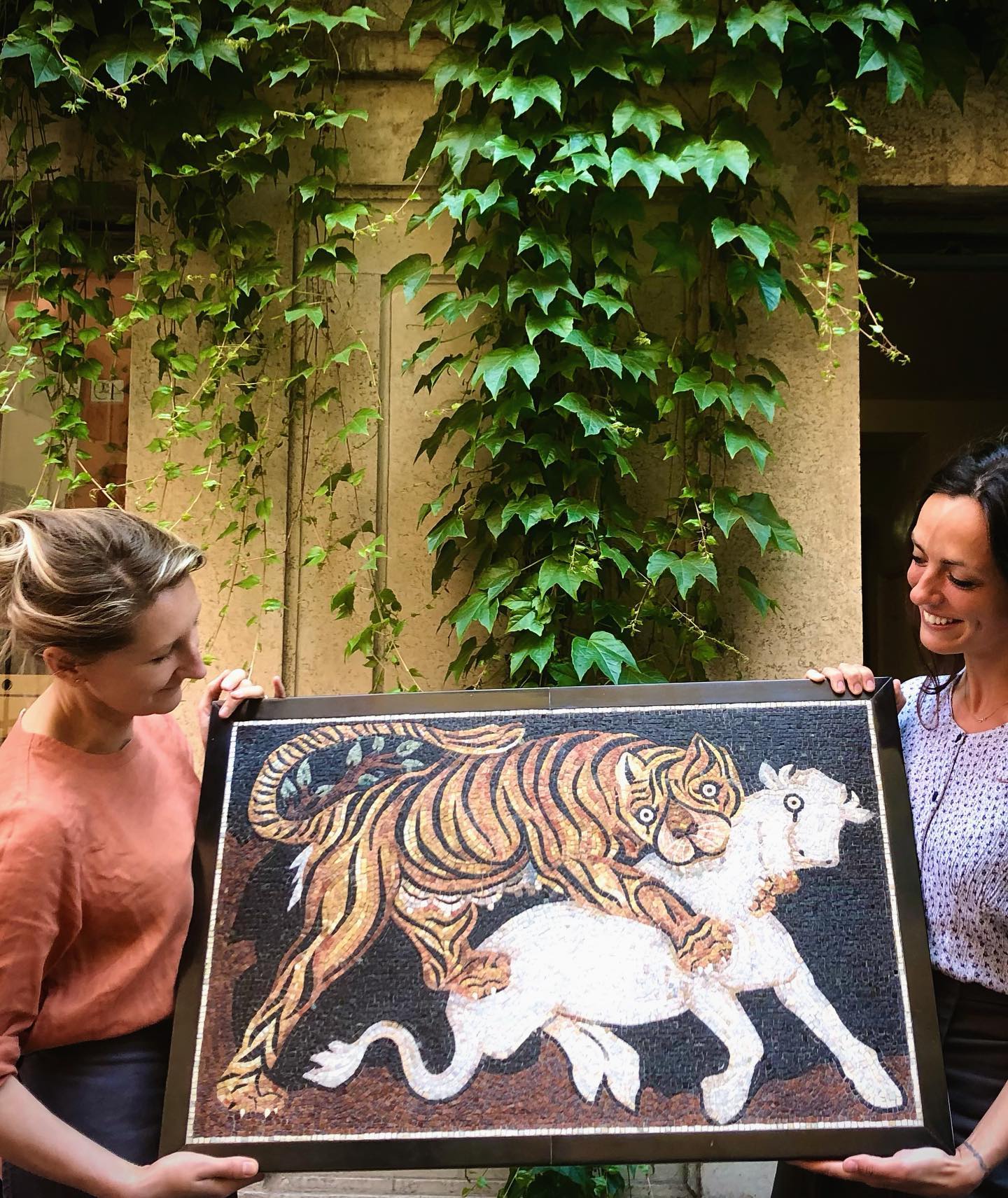 The tiger is... - Studio Cassio - Mosaic Courses in Rome