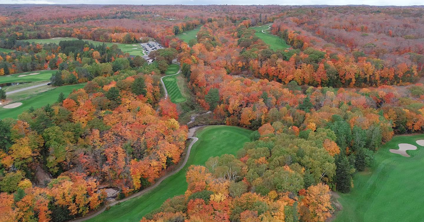 Crimson Ridge - Fall golf is the most beautiful 🍂🍁 These...