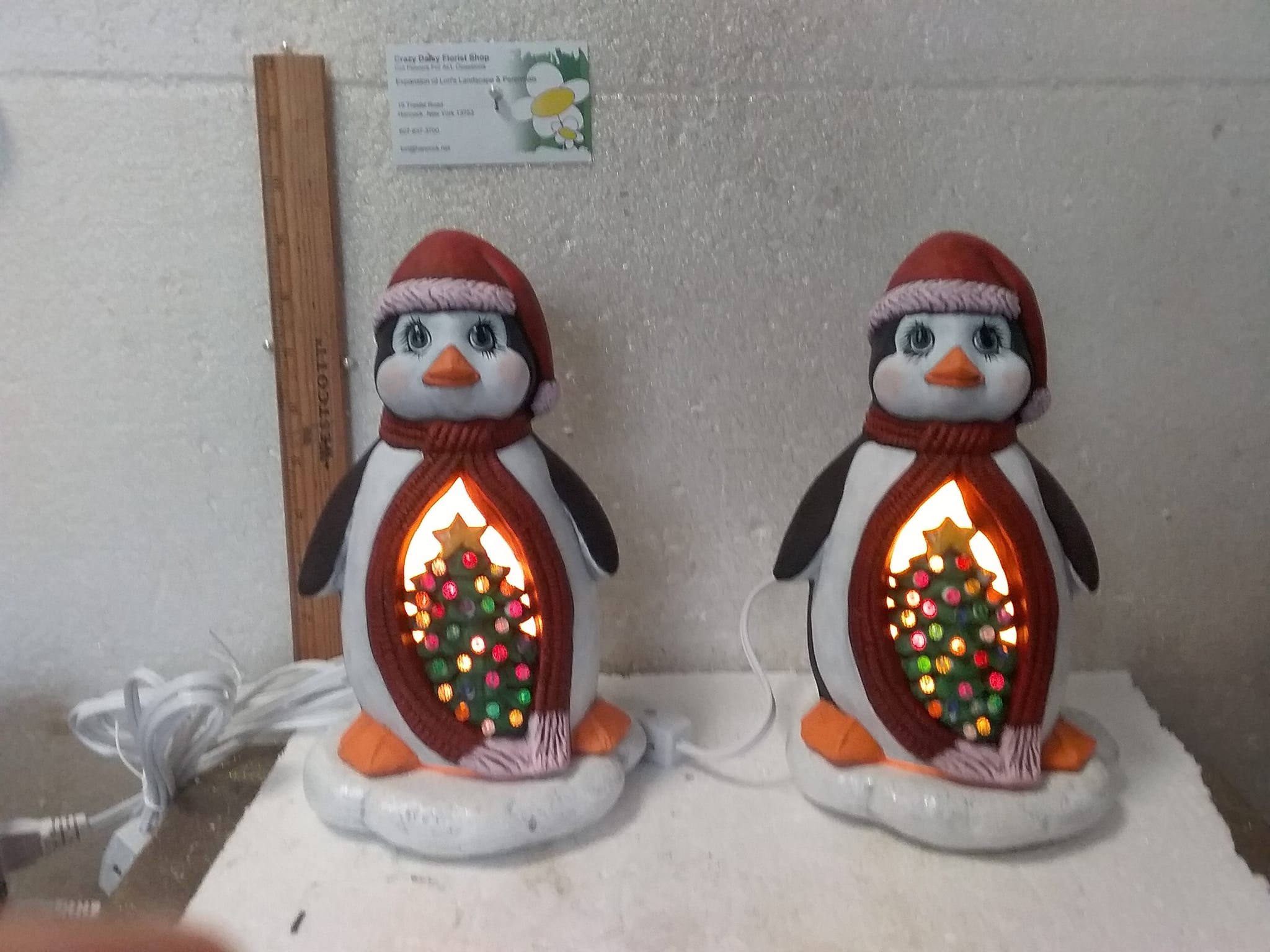 Polar lava lamp with penguins and polar bears