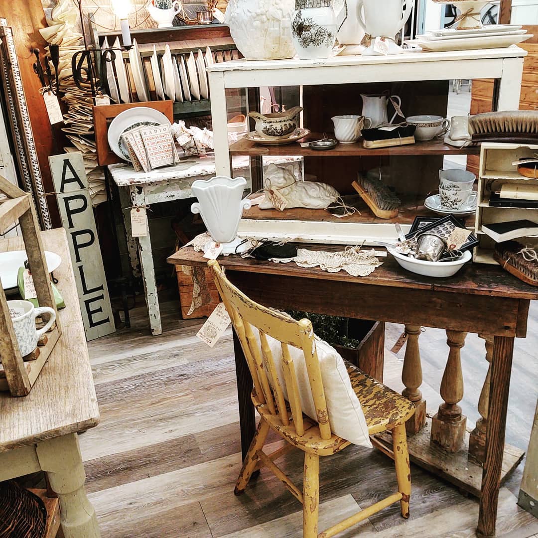 Rust & Roses Boutique added a new... - Rust & Roses Boutique