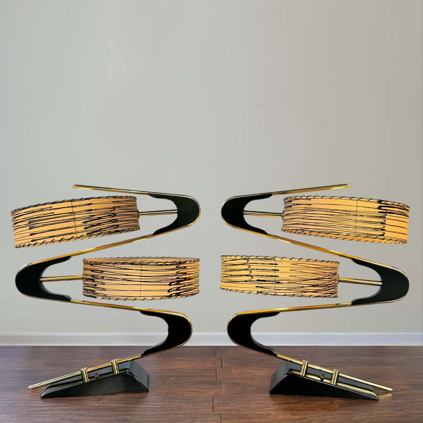 In the early 1950s, Rolph Lipmann, designer for Luxcraft