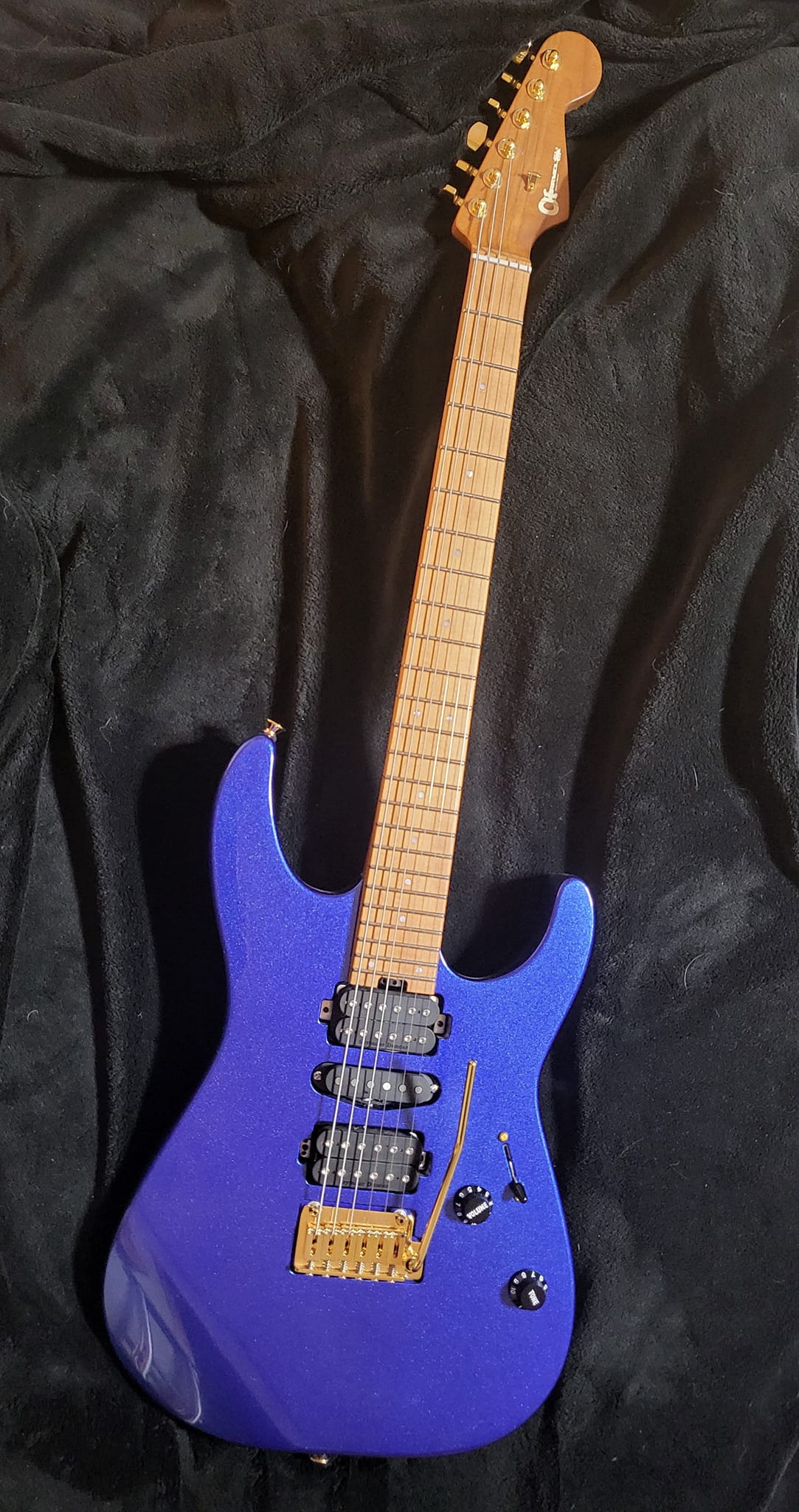 Charvel DK-085-SSH blue crackle guitar