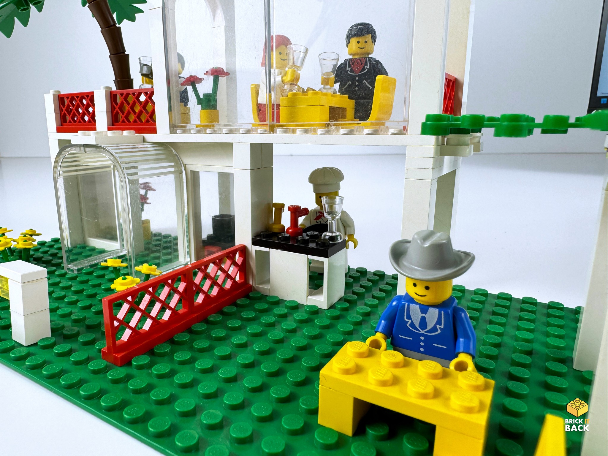 Classic Lego Breezeway Cafe set from 1990