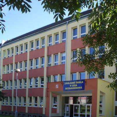 z-kladn-z-kladn-kola-a-mate-sk-kola-u-lesa-karvin