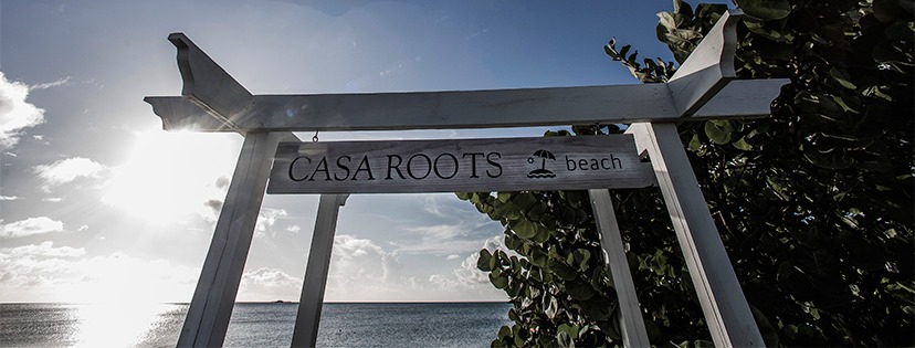 Casa Roots - Beach - Food & Drinks