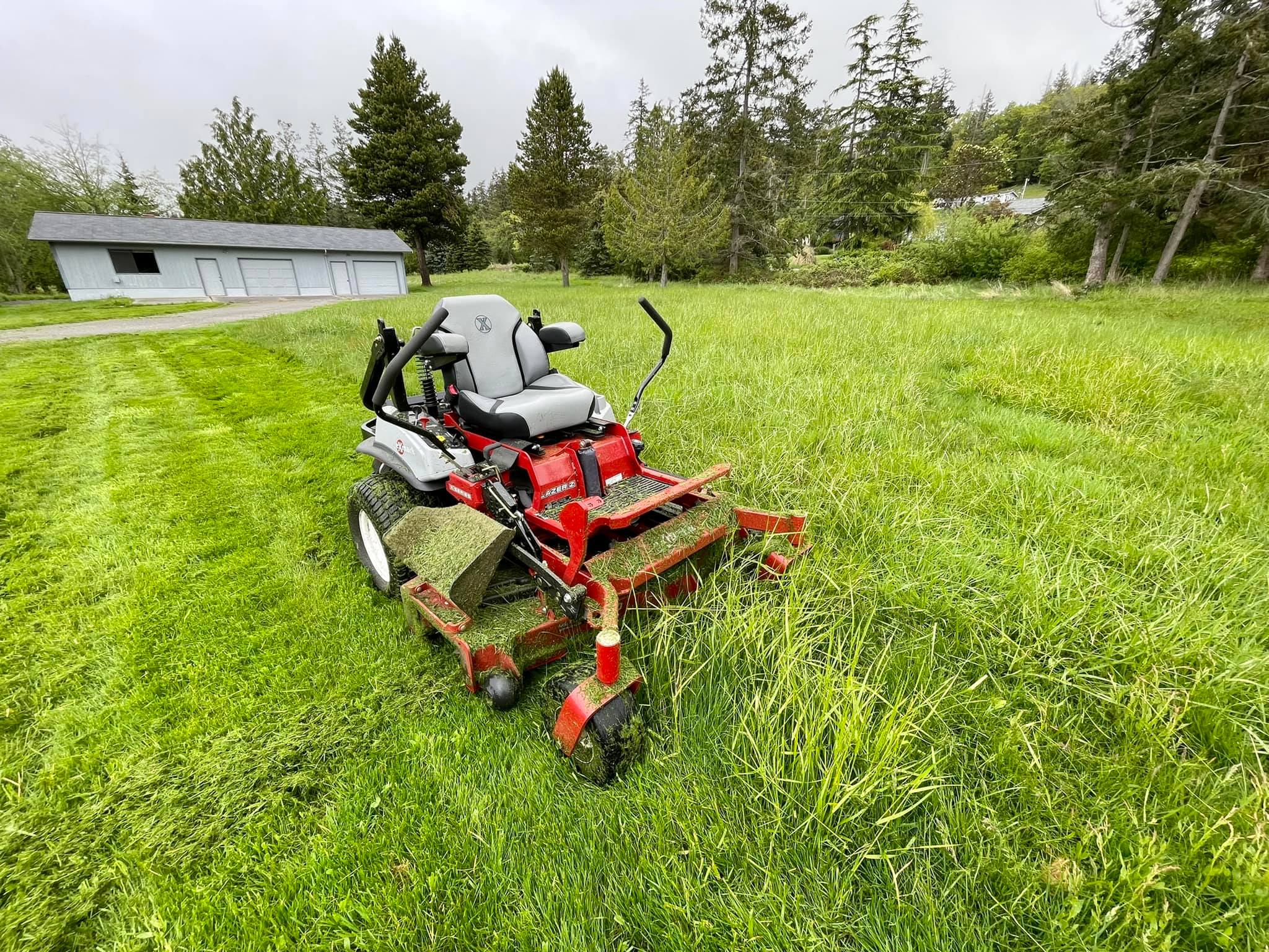 What blade is best for cutting tall, thick, and wet grass with a
