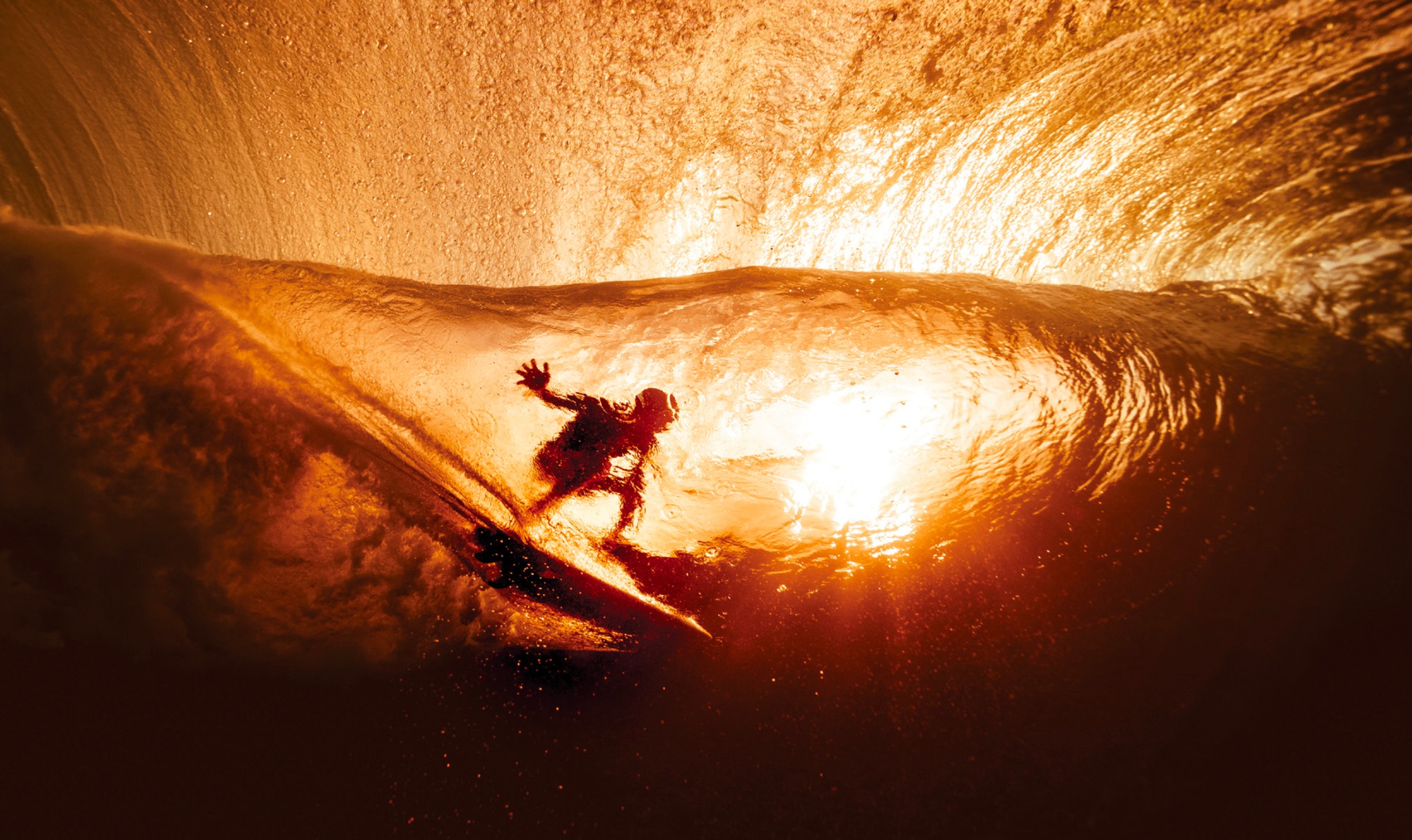 SUNSET SURF (モーガン・マッセン) Matt Mondragon's Iconic Surfing Cover Shot at Sunset Beach