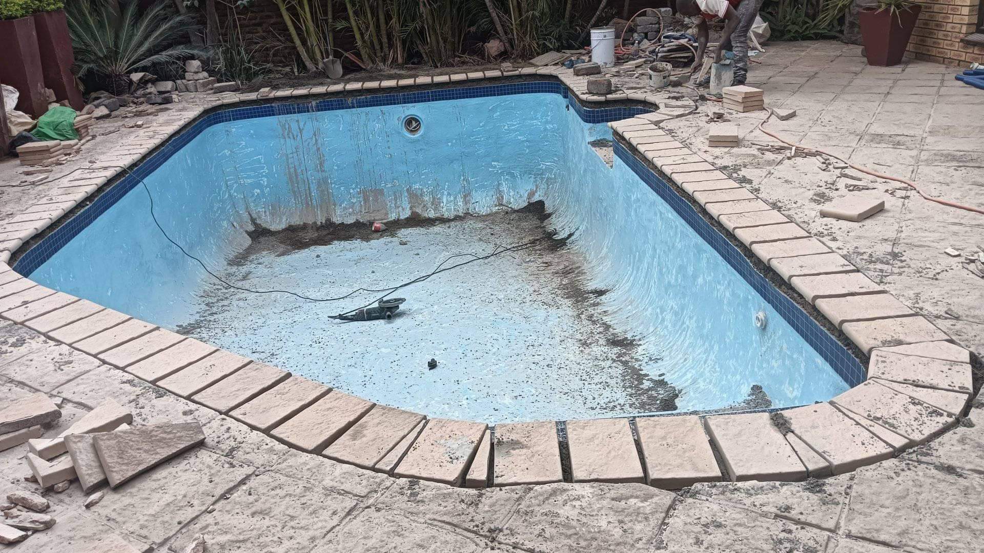 BRITS CODE 14 (EC)DRIVERS 0250 | New pool shell installation new pool ...