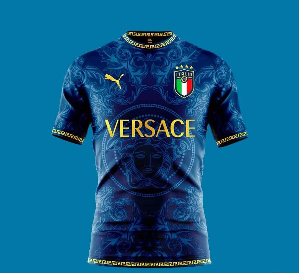 E essa camisa da Itália feita pela Versace?