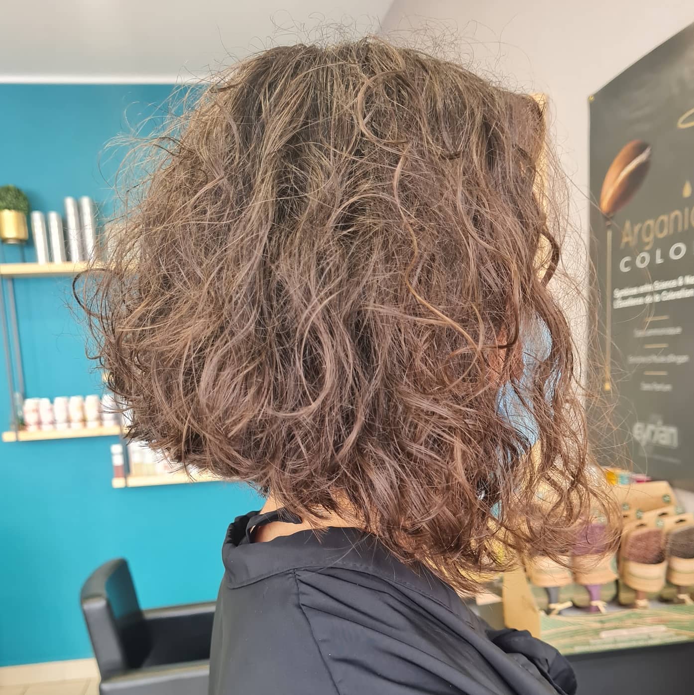 Carré Plongeant Long Cheveux Bouclés