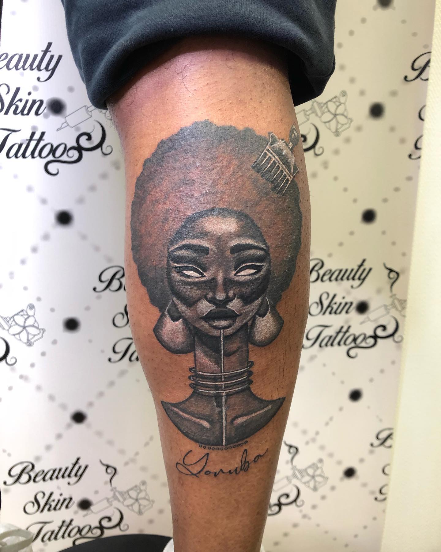 Tatouage Visage Femme Africaine