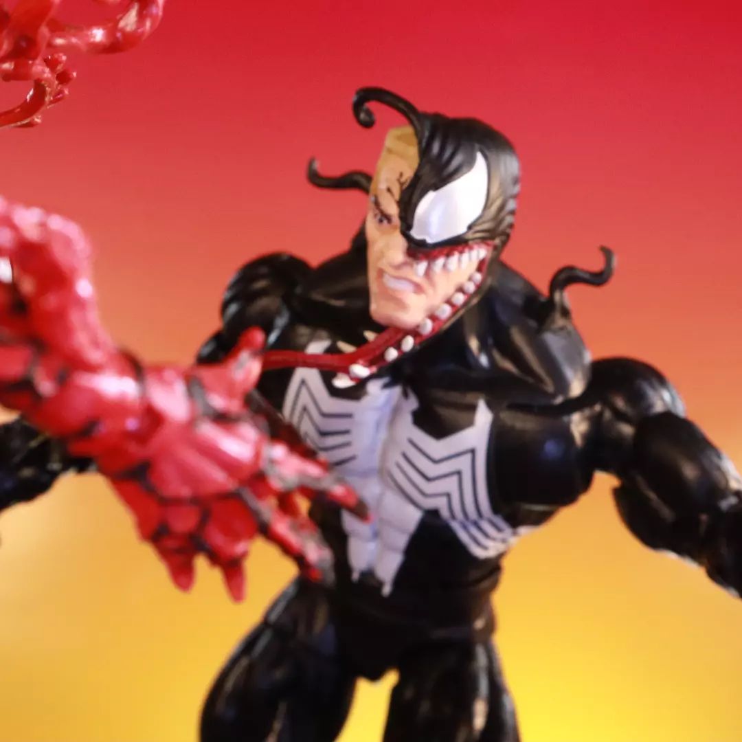 Just Listed: 1996 Venom Marvel Hall of Fame Action Figure by Toy Biz