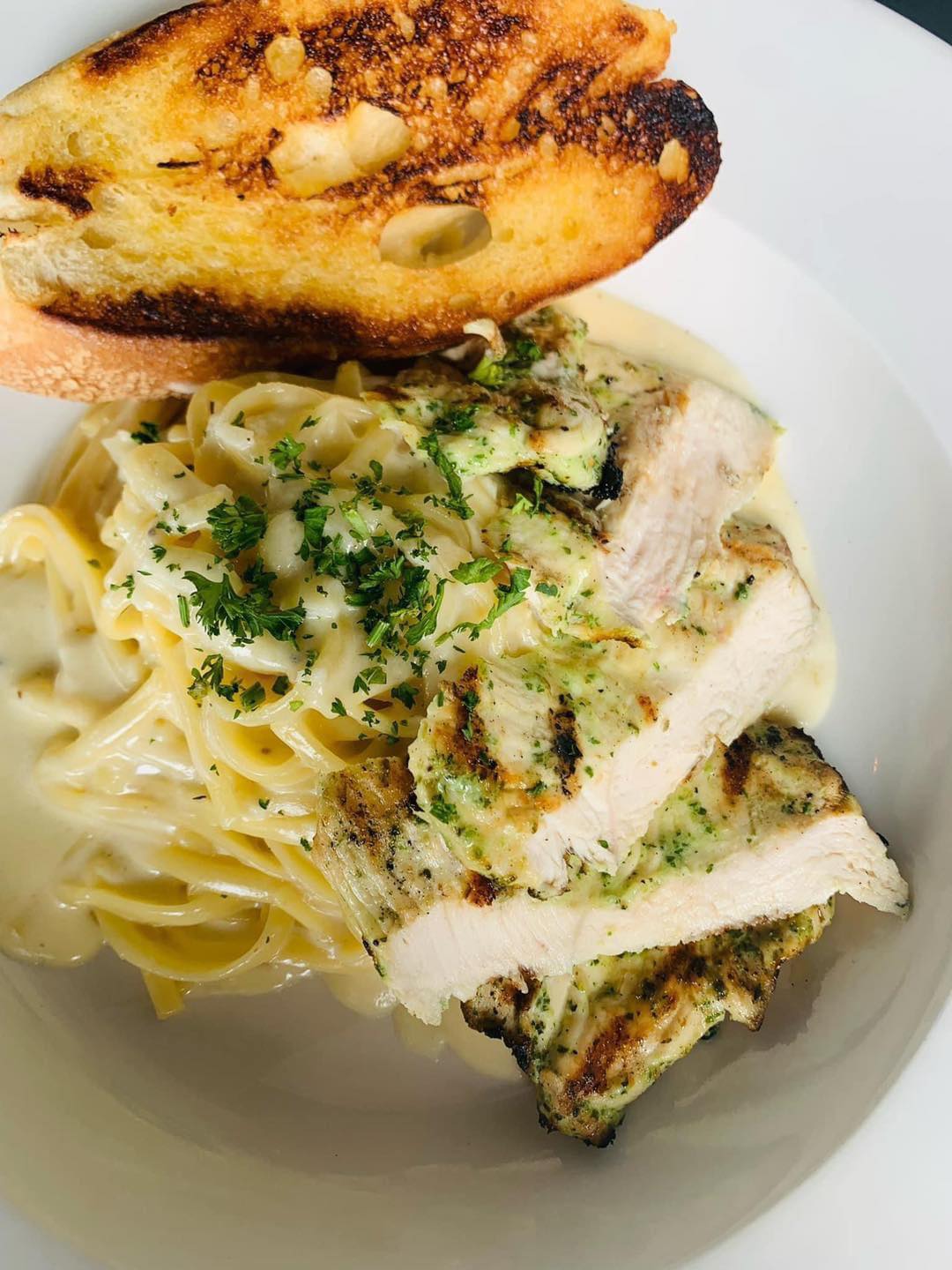 Monday Lunch Special 🗓 Chicken... - Sinclair's Restaurant