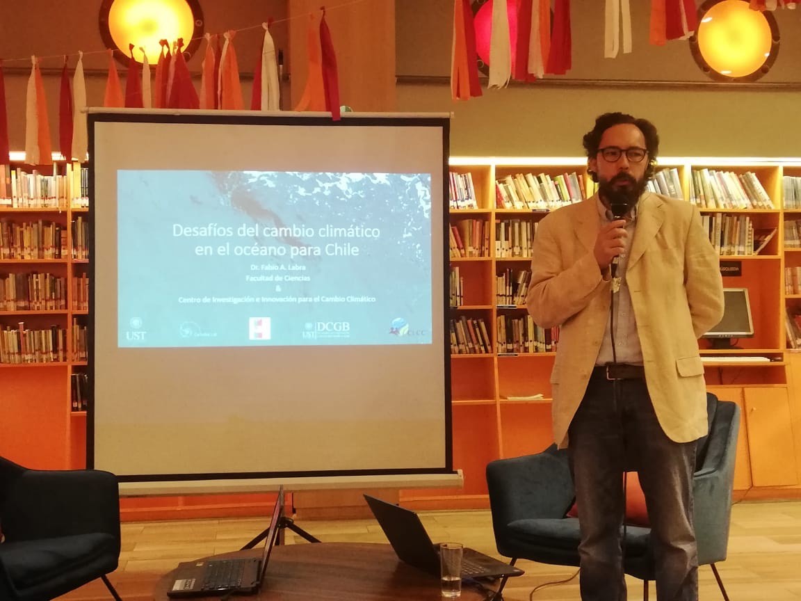 CarboNat-Lab - Dr. Fabio Labra dictando charla 