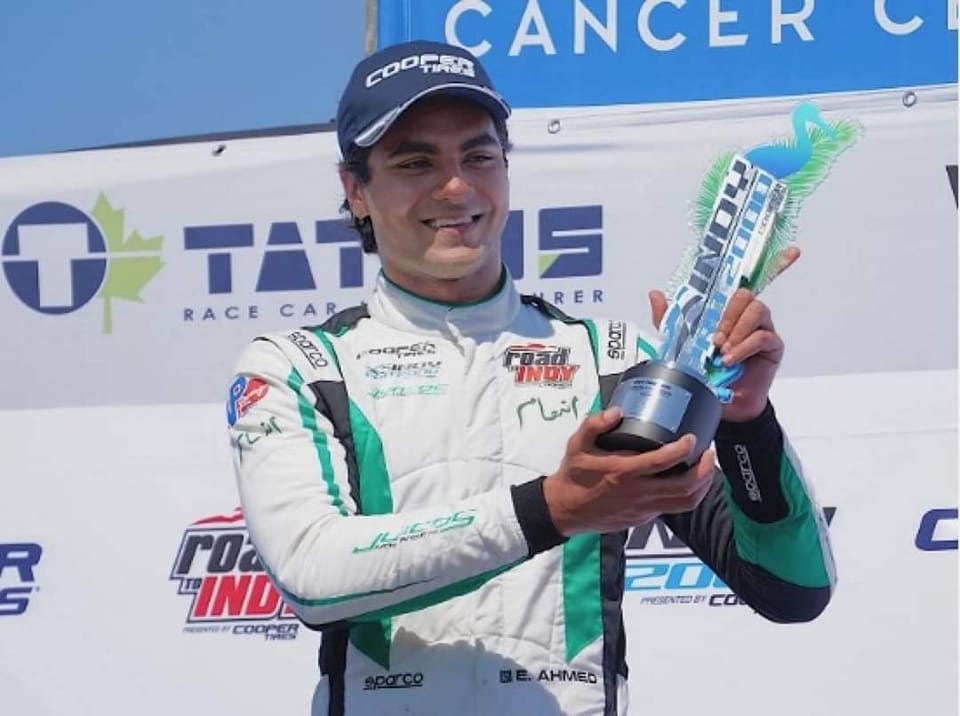 Proudly waving the flag of Pakistan... - Vroom Racing Circuit