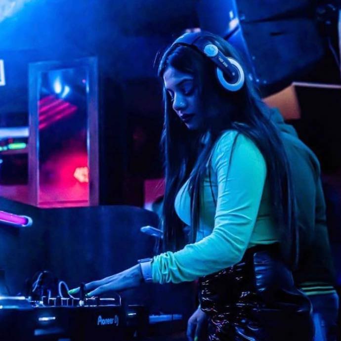 DJ RIYA