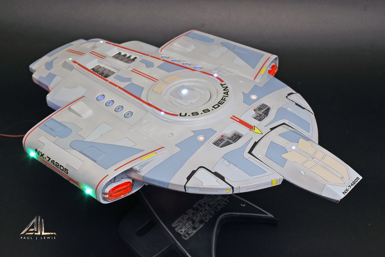 Kit Modélisme USS Defiant AMT Star Trek Deep Space Nine - Maquette USS