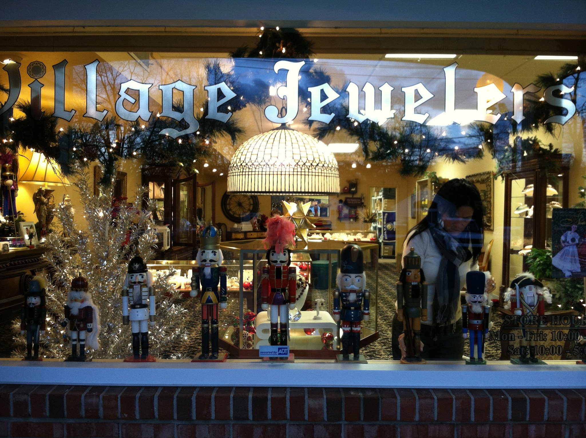 Natural Vs. Lab Diamonds in Huntington: How to Spot Fakes and Demand Verified Certification
