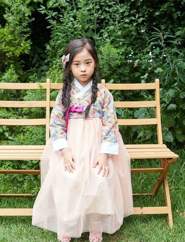 쎄쎄마켓 - 👶 한 복 여아 1차 👶 7 9 11 13 15 호 한복 사진저장해서 문의주세요 !... | Facebook