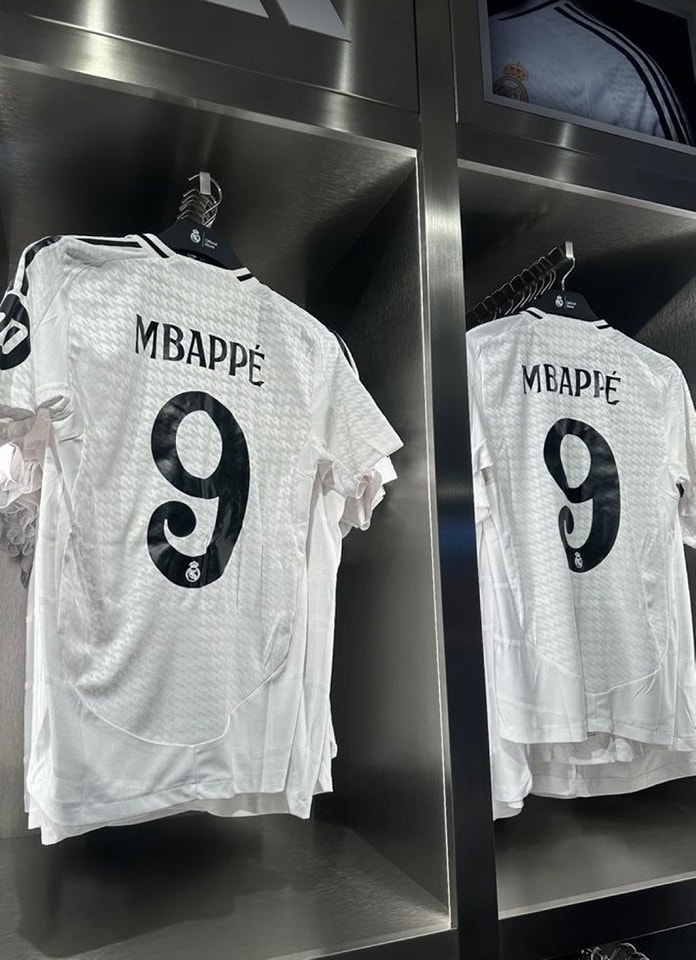 🚨 Real Madrid number 9 shirts for Kylian Mbappé are already being