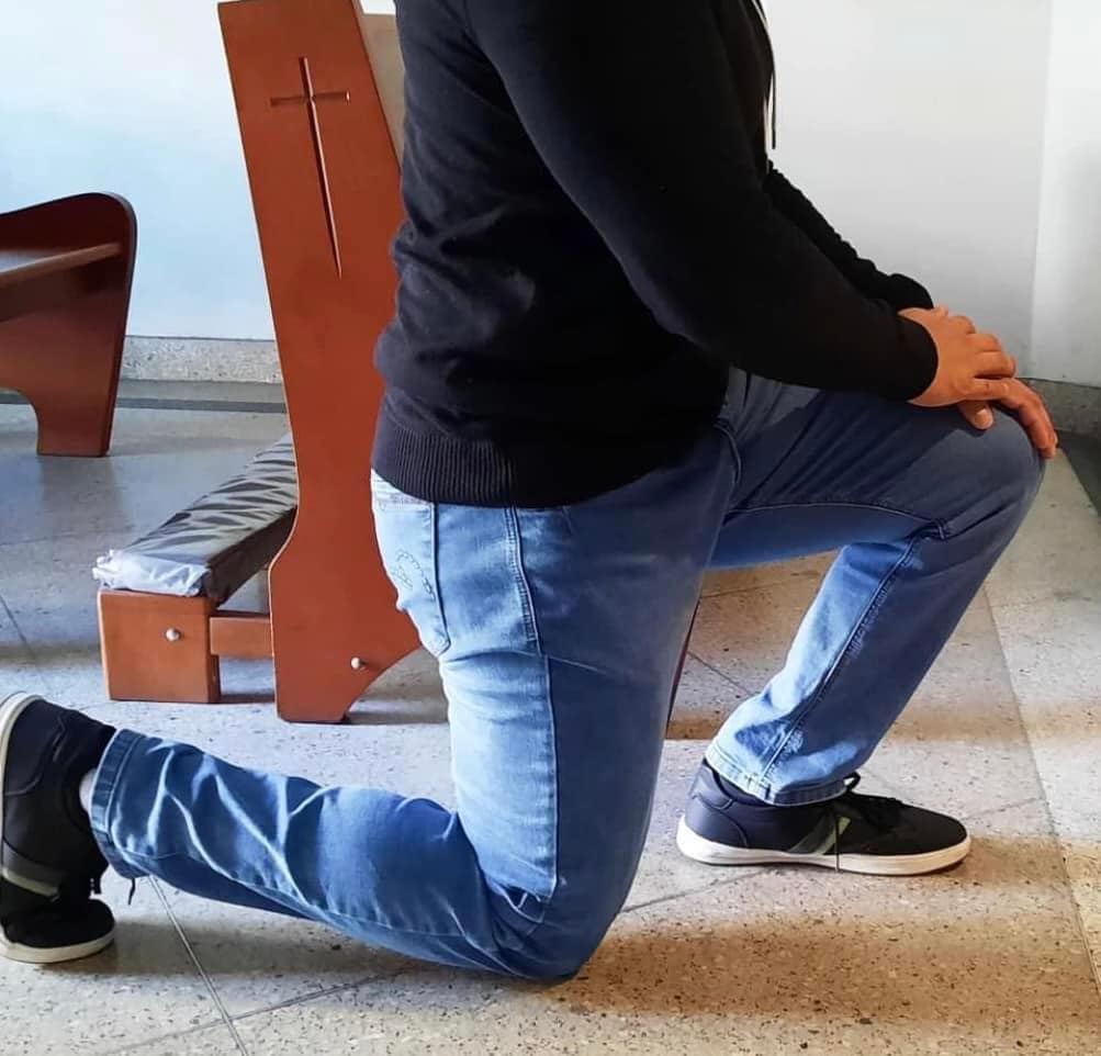 LA GENUFLEXIÓN Es un gesto hermoso... - Jornadas San Felipe