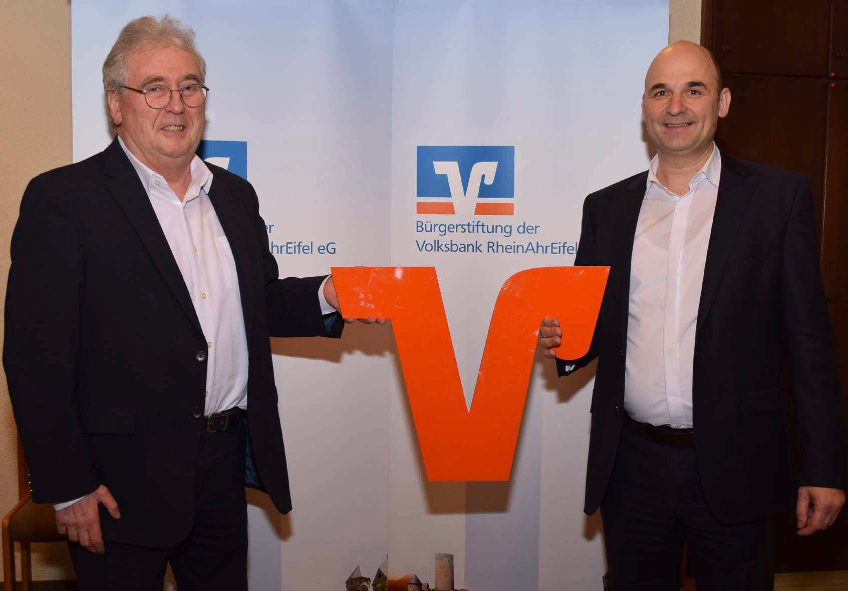Staffelstabübergabe in unserer... - VR Bank RheinAhrEifel eG | Facebook