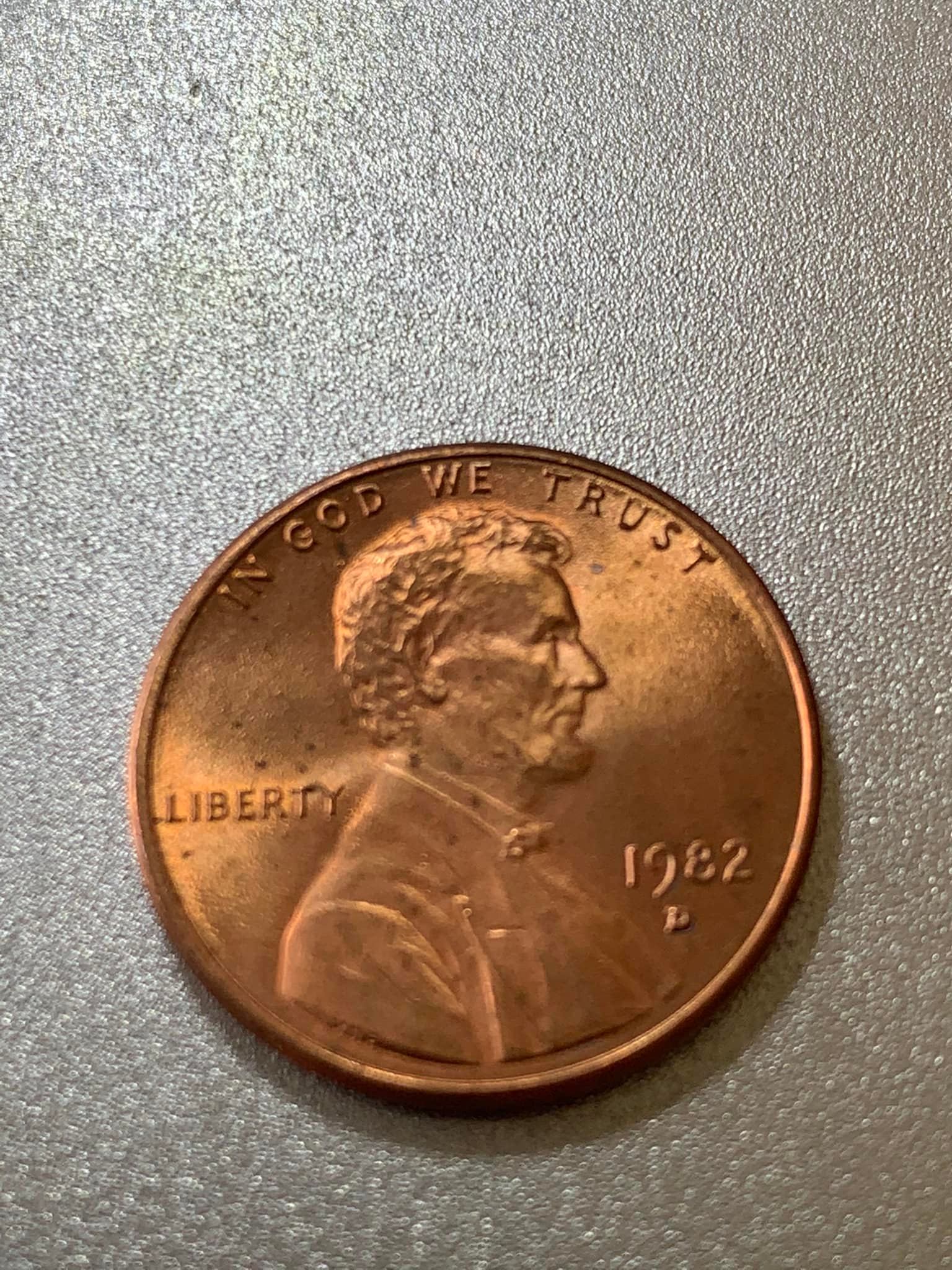 1982 Philadelphia. Nice discoloration. مَما IN INGOD ល