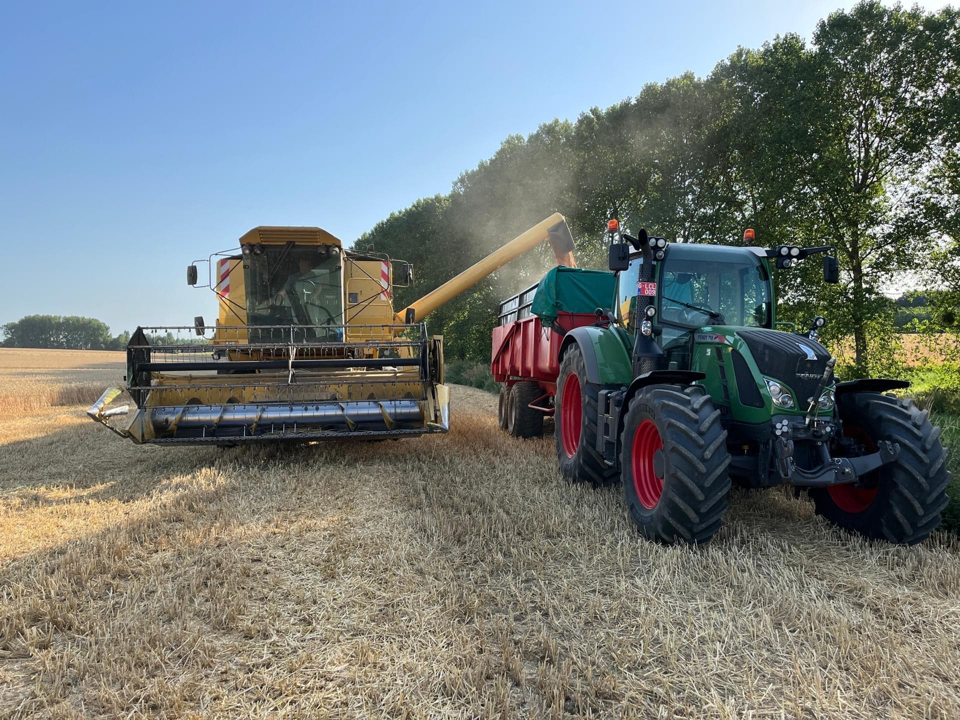 🌾 Une moisson qui s'achève...... - La ferme du Point-du-jour | Facebook