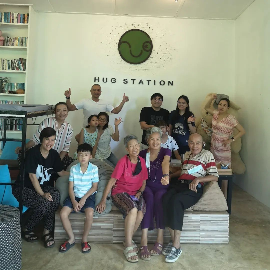 ต่างวัย หัวใจเดียวกัน @hugstation .... - Hug station khao yai | Facebook