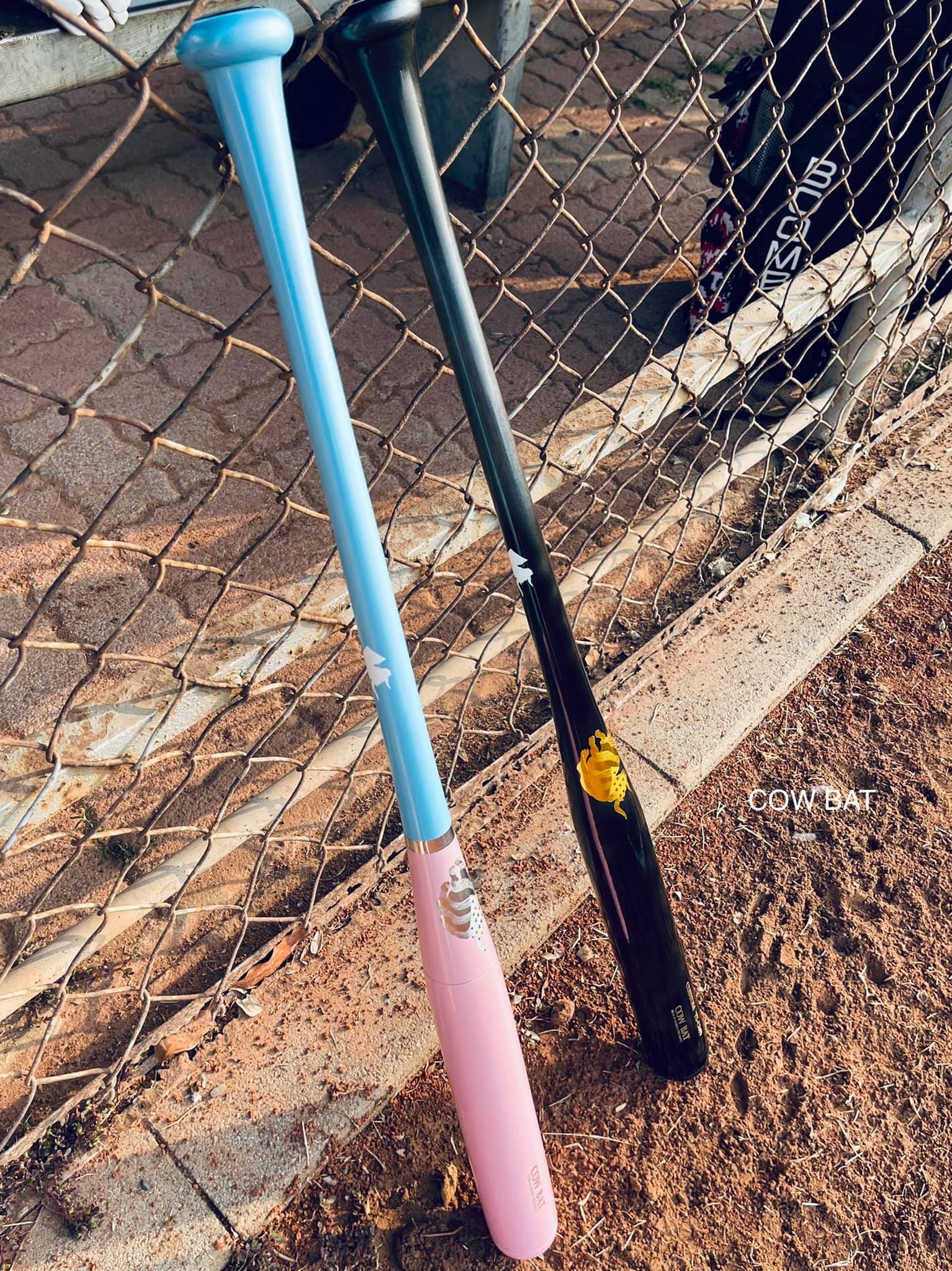 COW BAT - 有時球風 從挑選球具的顏色搭配就能略看出一二 很多時候發現 那些拿著粉色繽紛配色的打擊者...