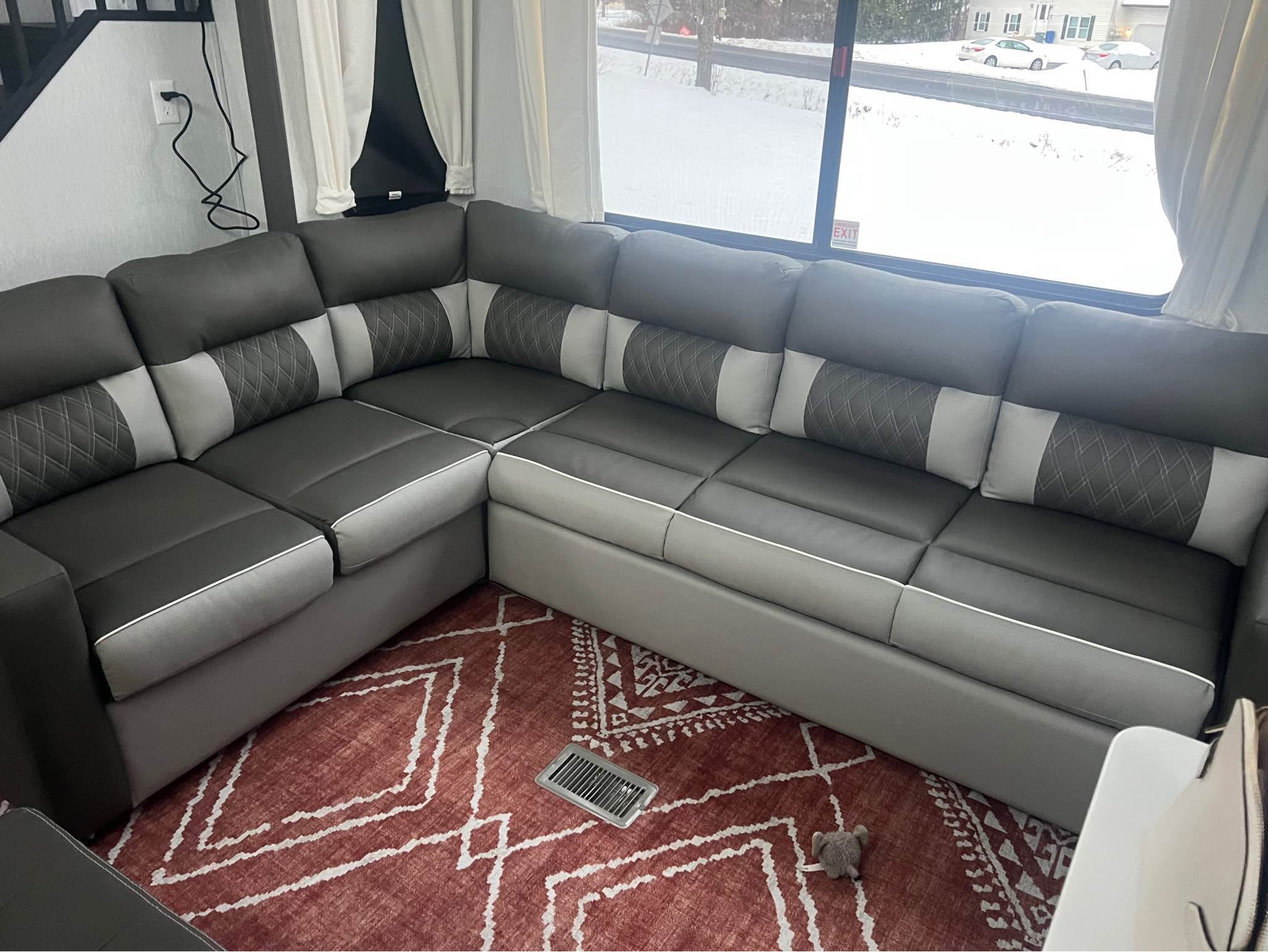 RV COUCH SECTIONAL w/ PULLOUT BED - Sofas, Loveseats & Sectionals ...