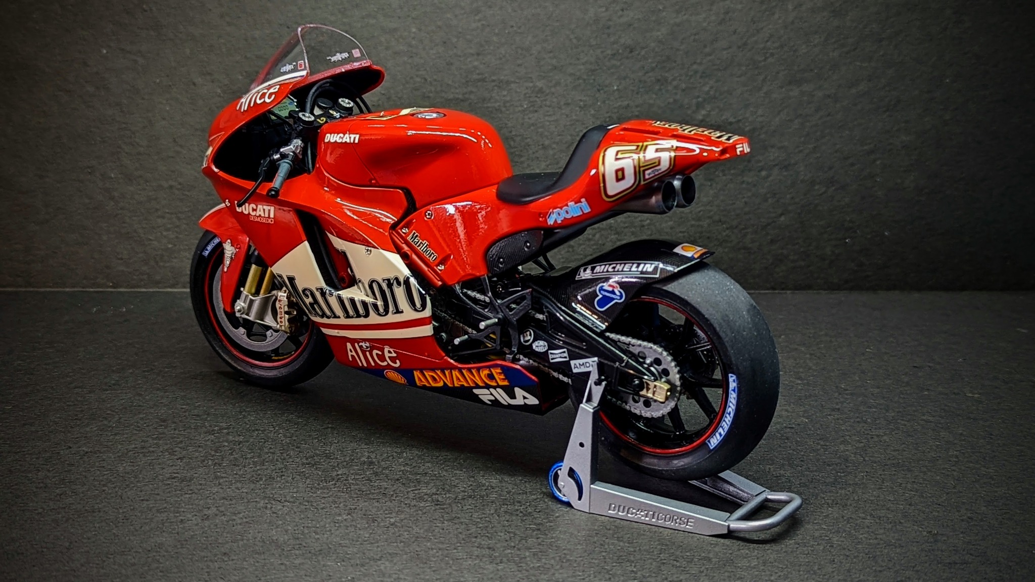 Tamiya 1/12 Ducati Desmosedici GP4 model build