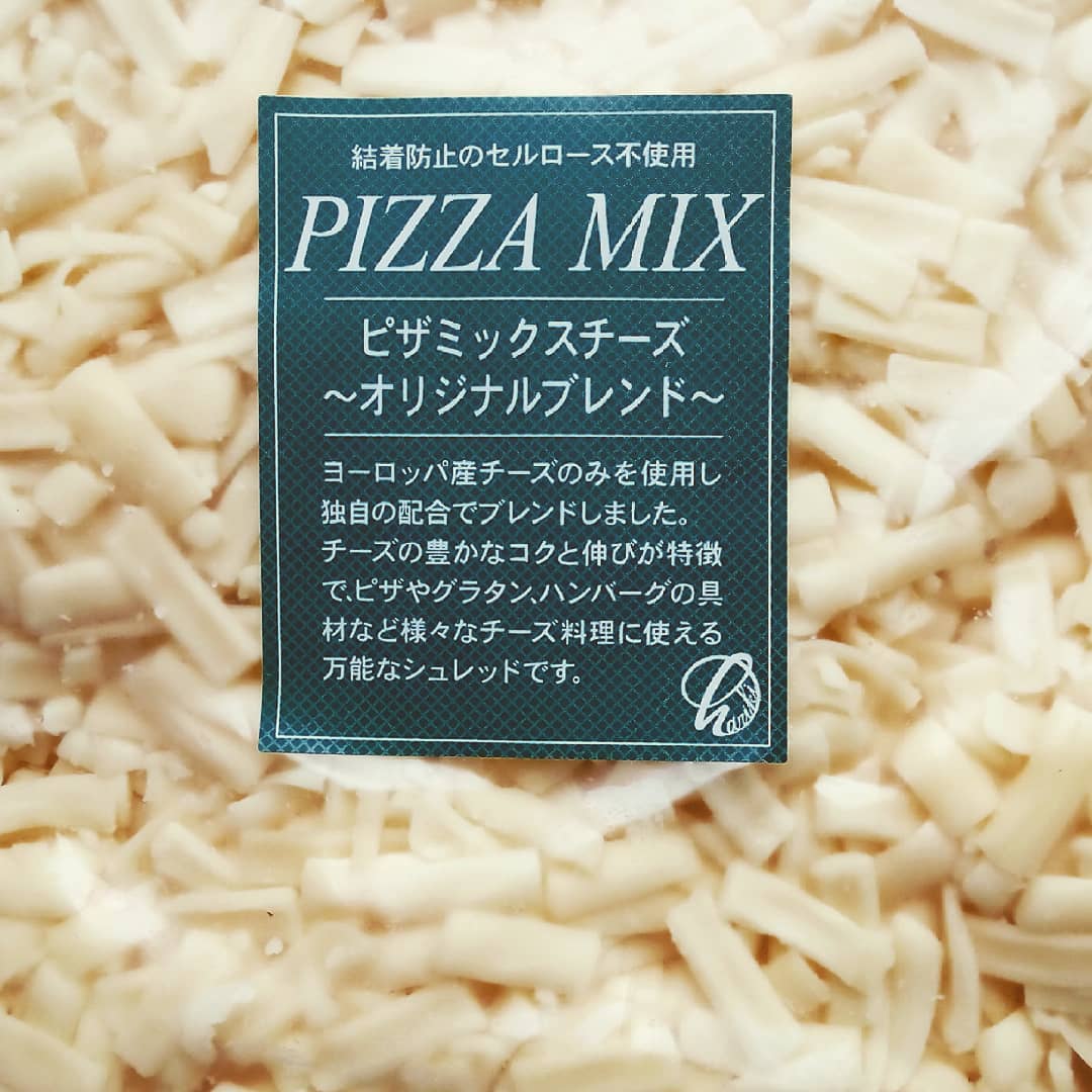 まきのセレクト 9月に入って おっ っと思う店長です ハリキさんのチーズ入荷しました 1kg 原料は生乳と食塩のみのおいしいチーズです 無添加のチーズないかなぁと探す日々 なかなかセルロースの壁を超えられなかったのですが 見つかった時はうれしかった