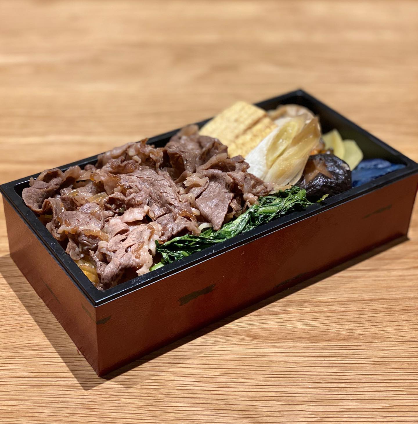 郷土割烹かわばた 倉石牛 すき焼き弁当 2000円 税込 前日までのご注文で当日の引き渡しはお店の方になりますのでご了承下さい 御注文の方はdmまたは Tel 08018551173 までお願い致します 青森テイクアウト 青森エール飯 青森 青森市 郷土割烹 かわばた 新町