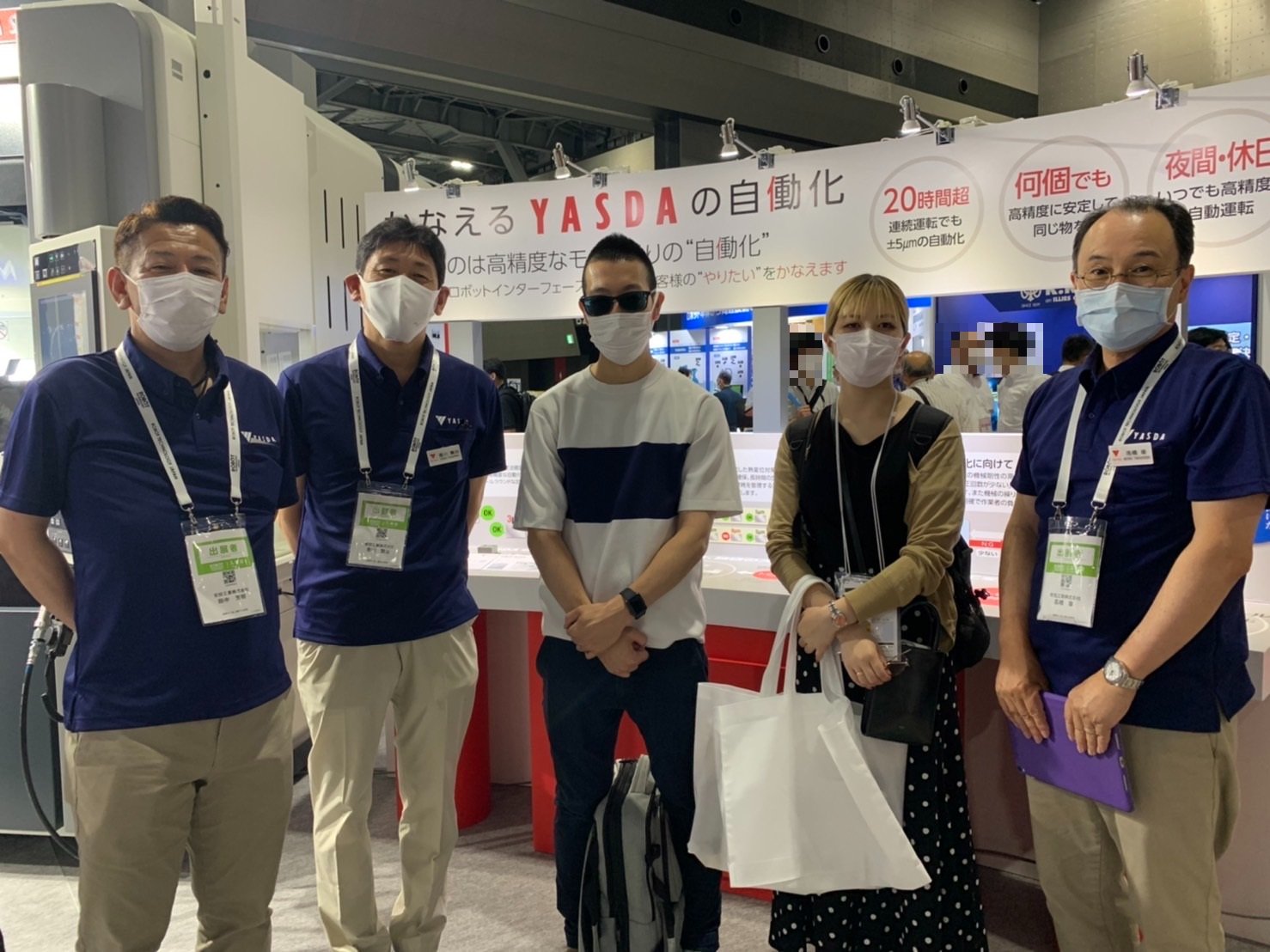 Yasda Precision Tools K K 先日開催されたロボットテクノロジージャパン22でなんと ものづくり太郎様 と千葉様と写真を撮っていただきました ご来場ありがとうございました 安田工業 Yasda Facebook