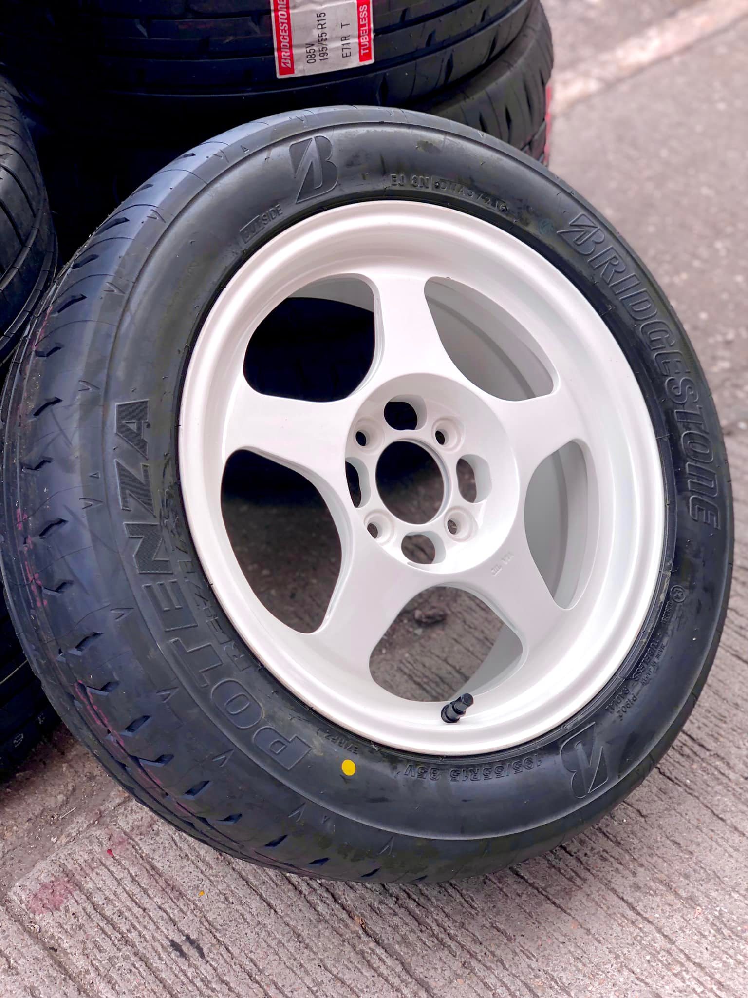 DESMOND REGAMASTER EVO 15X6.5 et45 4x100 White(已停產) +