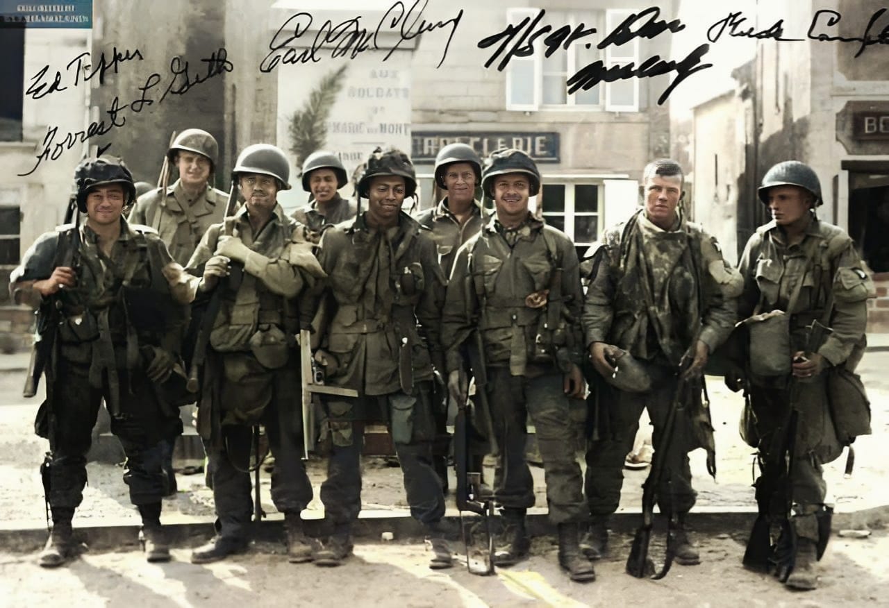 First Paratroops, 463rd Parachute Field Artillery, arrive in St