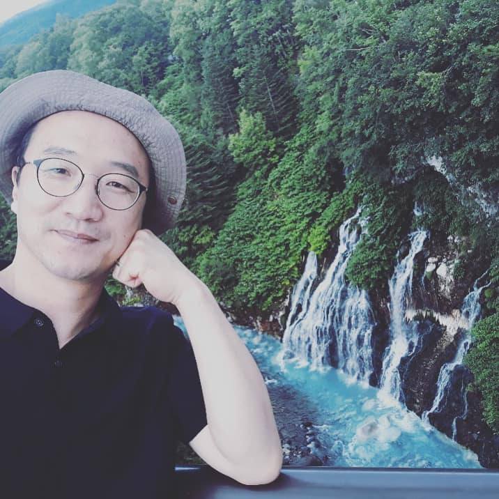 [병실에서 만난 작은 깨달음] 병실에서 맞이한 고요한 아침. 책을 읽다 한 문장 앞에서 오래 머물렀습니다. 철학자 가다머를 평한 ...