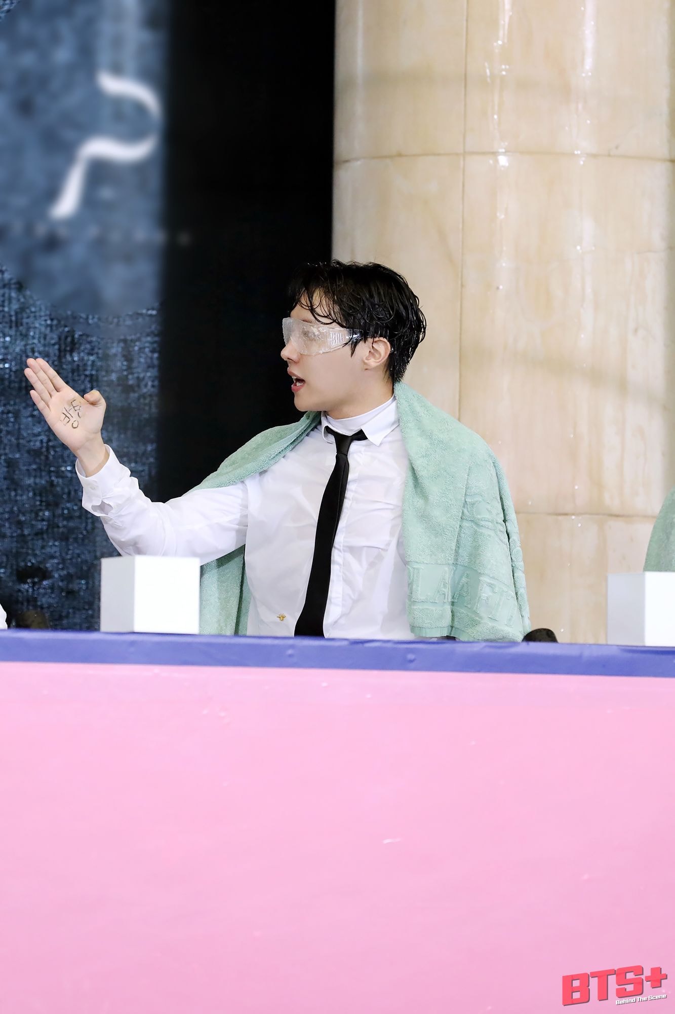 KOOBI PH - [BEHIND CUT]📷 Photos of KOOBI from Run BTS!
