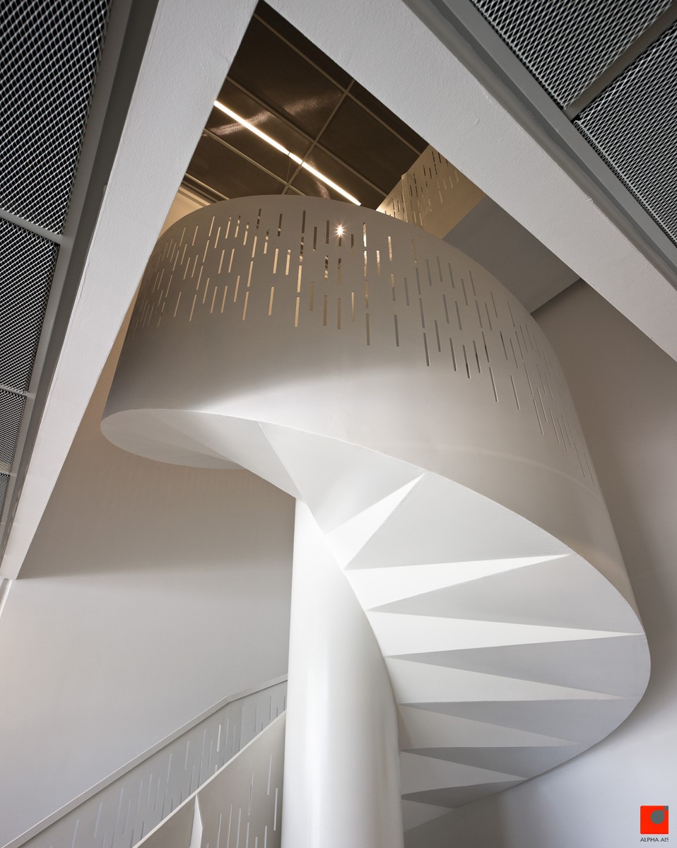 ALPHA AIS - Escalera de caracol diseñada por Alpha-AIS para el edificio ...