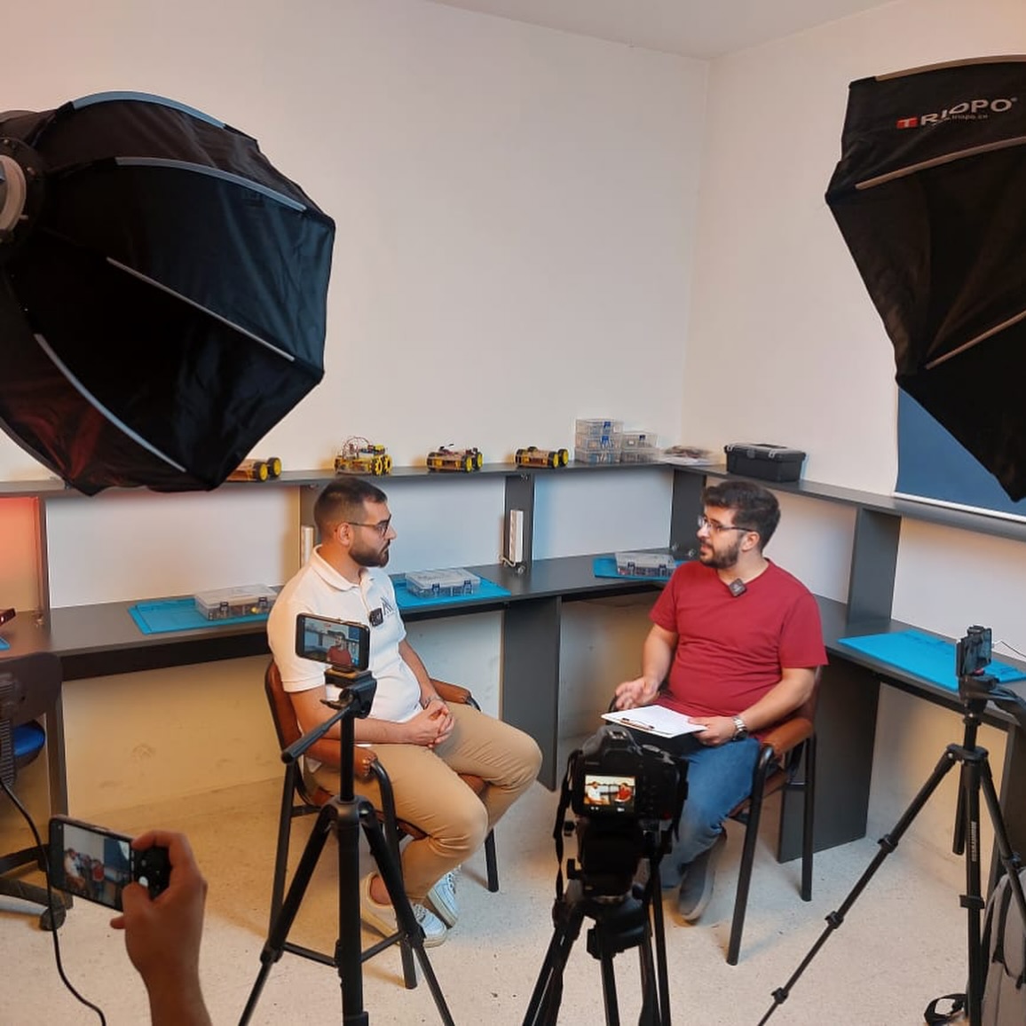 Akram's lab - قريبًا، تطلق أكاديمية روبوغيكس البودكاست... | Facebook