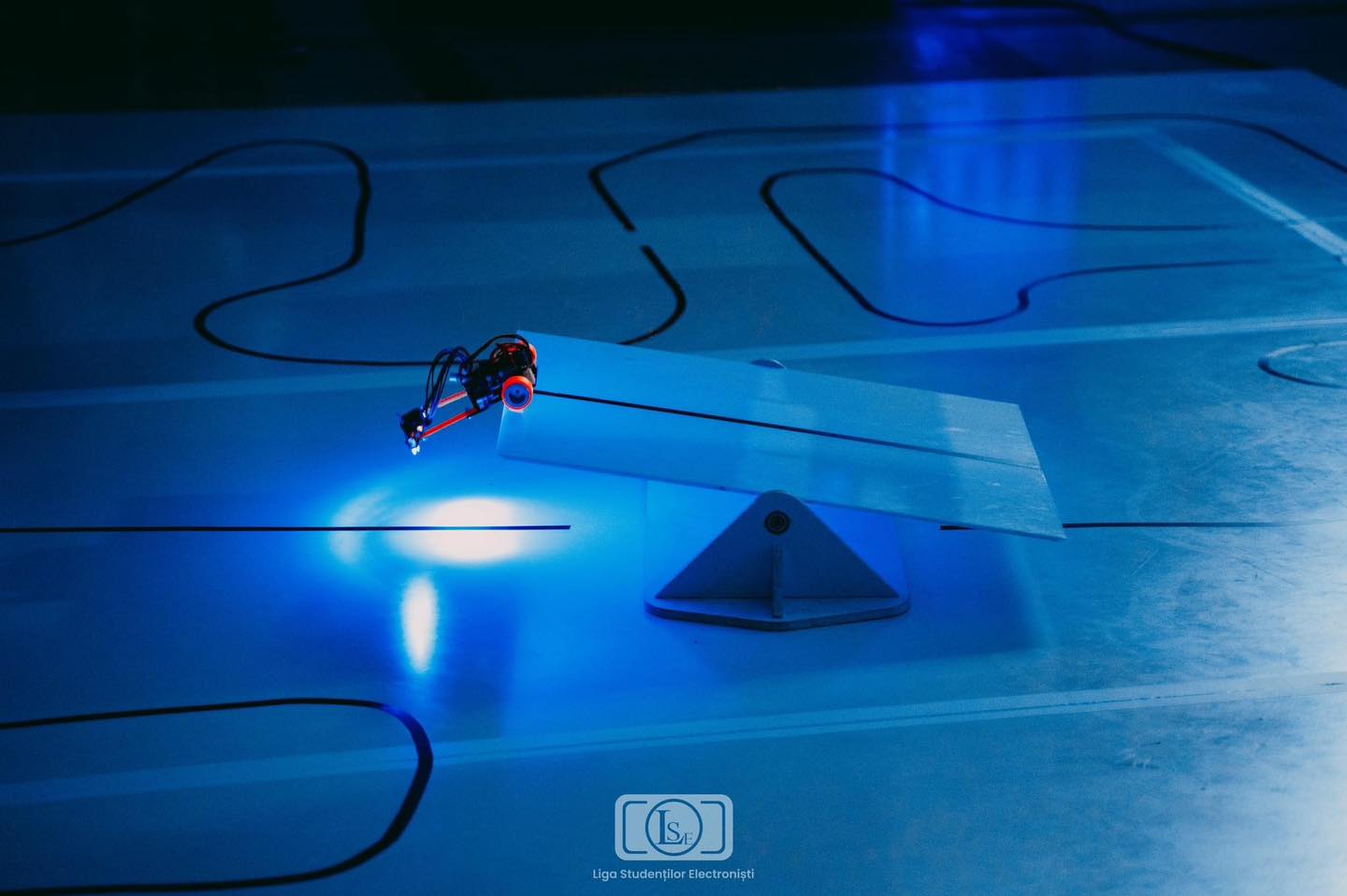 Maker Robotics - อุปกรณ์หุ่นยนต์เบื้องหลังที่สำคัญการคว้าชั...