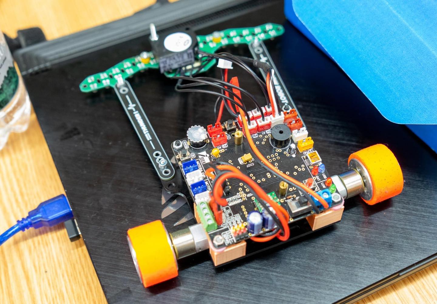 Maker Robotics - อุปกรณ์หุ่นยนต์เบื้องหลังที่สำคัญการคว้าชั...