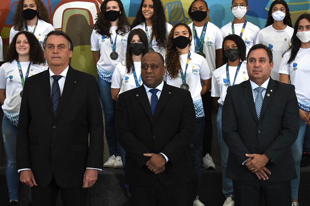 Compet... - CBDE - Confederação Brasileira do Desporto Escolar