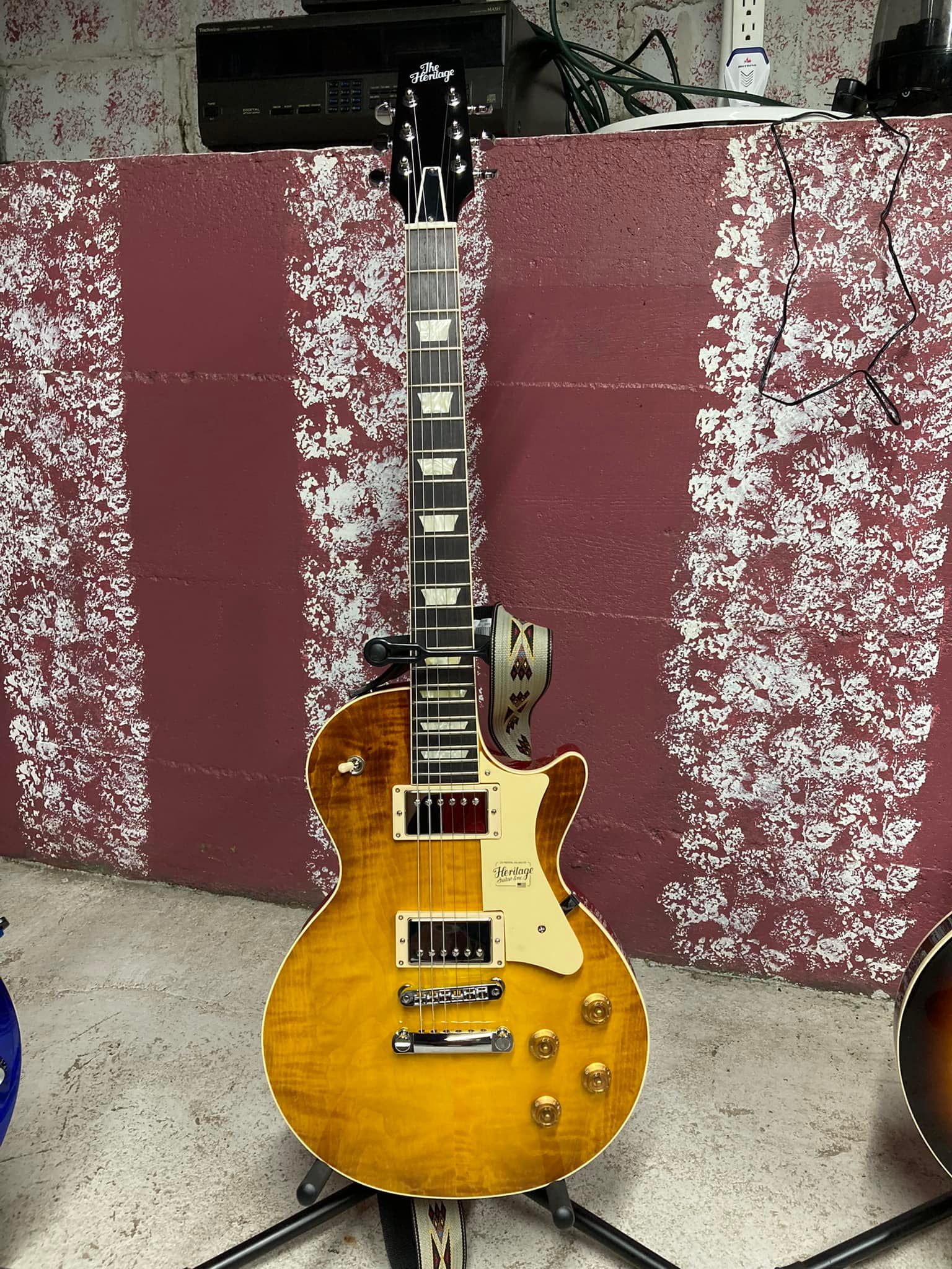 I thought I would share my Standard H-150 in Dirty Lemon. She 